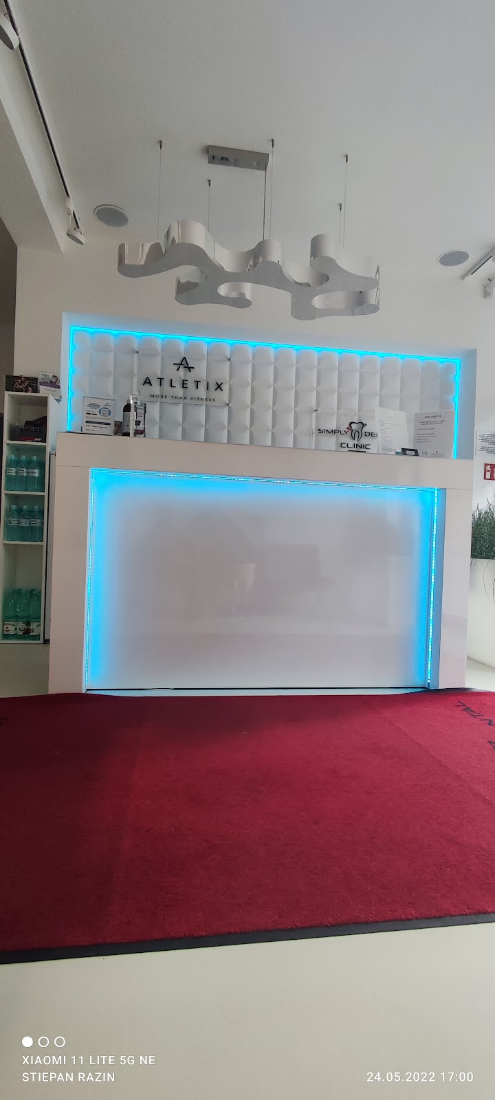 Recepcja Atletix Fitness Łask - logo i strefa wejścia